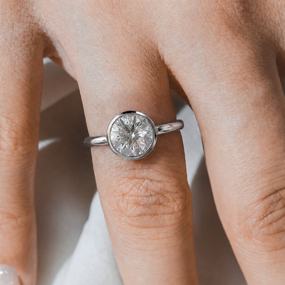 18K White Gold Vermeil, 18K White Gold Vermeil / Lifestyle