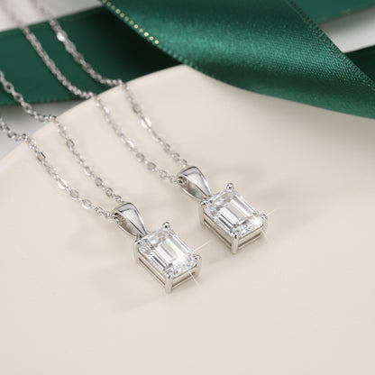 Classique Solitaire Necklace