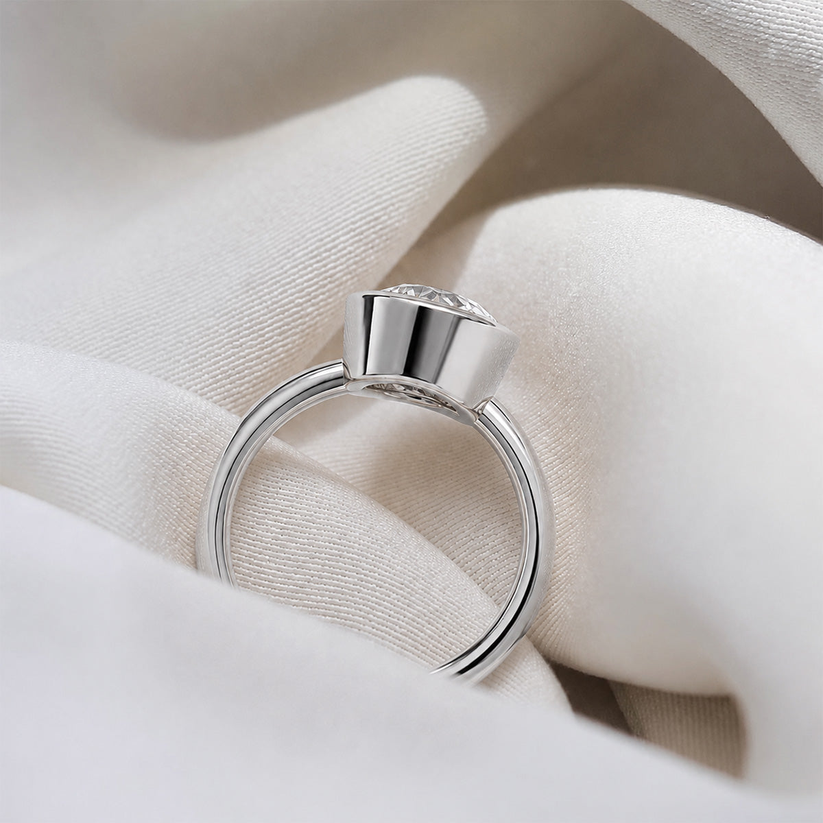 18K White Gold Vermeil, 18K White Gold Vermeil / Lifestyle