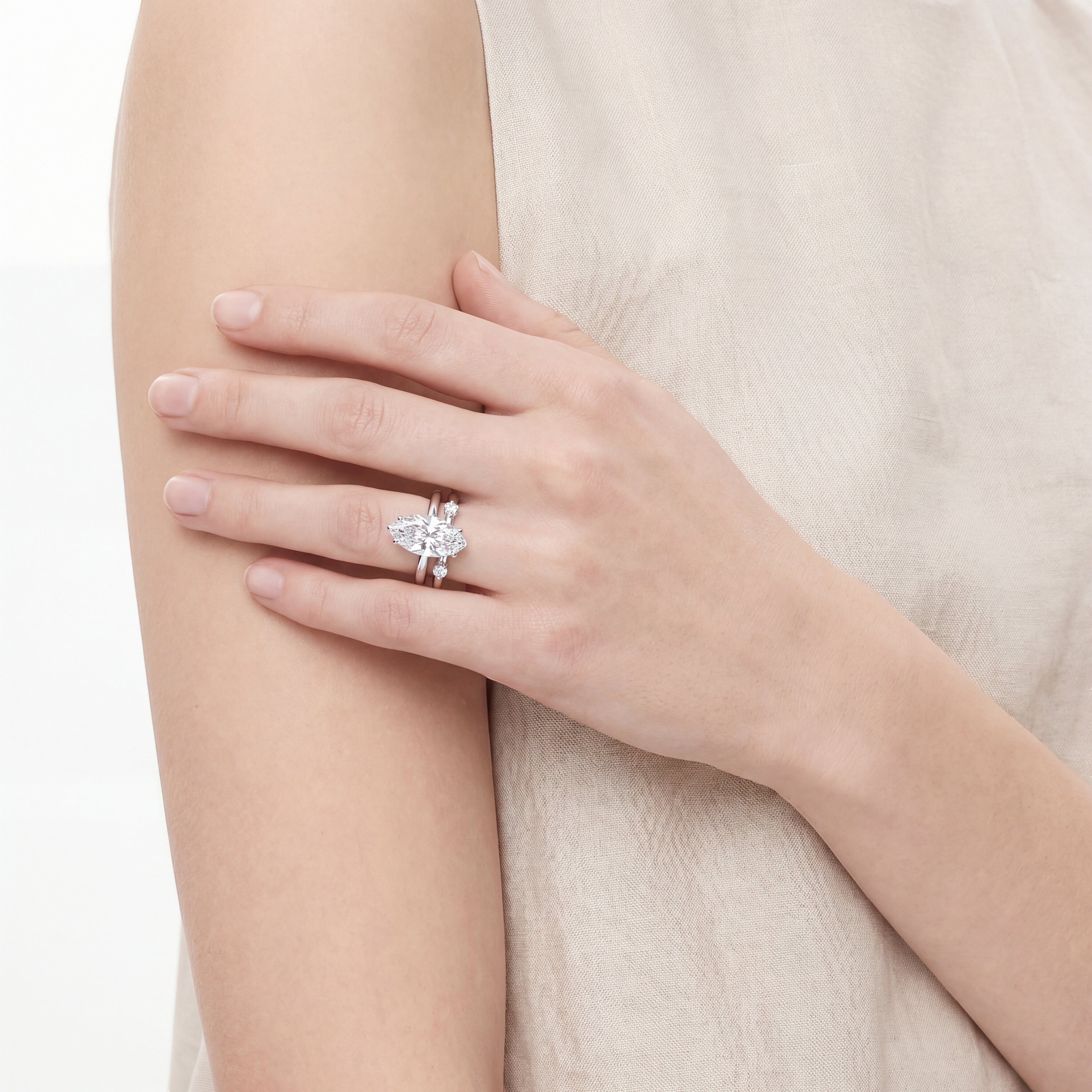 18K White Gold Vermeil, 18K White Gold Vermeil / Lifestyle
