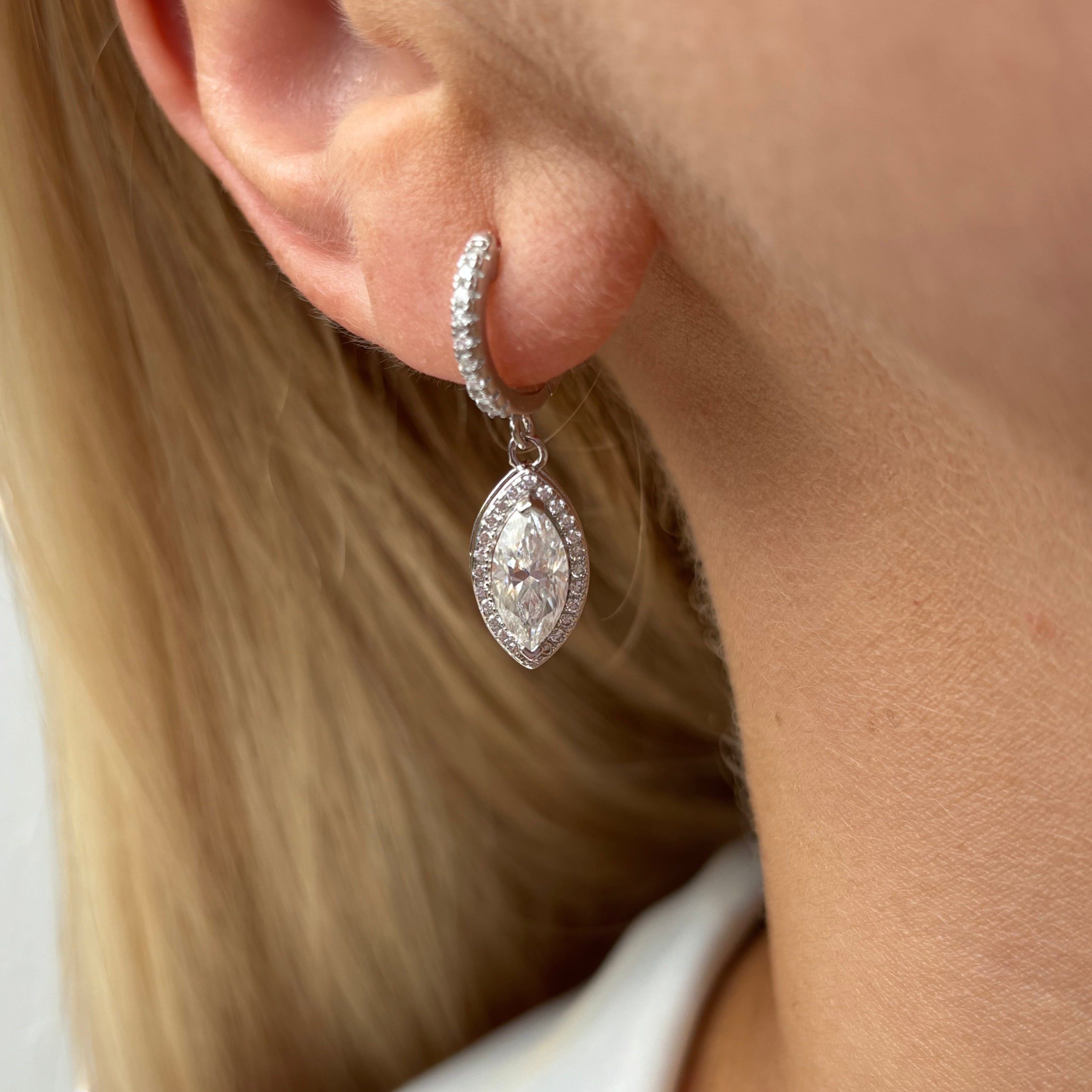 18K White Gold Vermeil, 18K White Gold Vermeil / Lifestyle