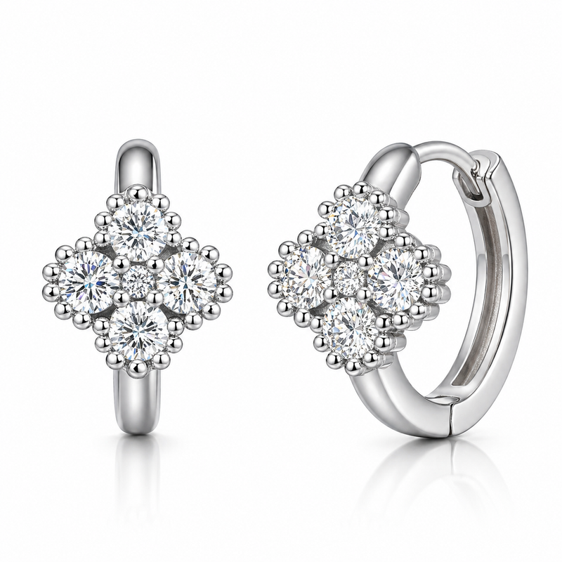 Éclat Clover Huggie Earrings