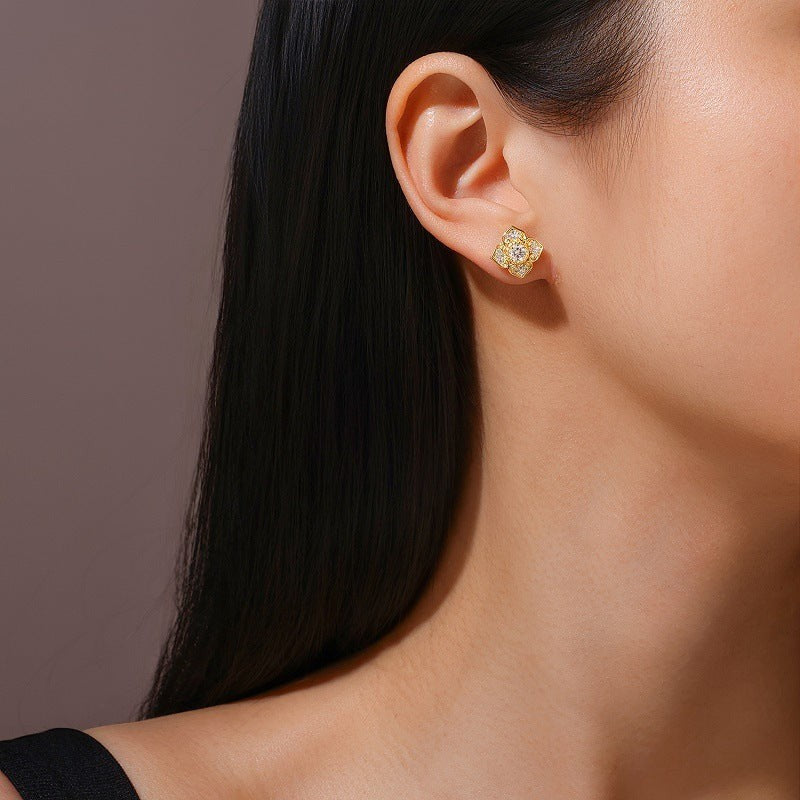18K Yellow Gold Vermeil, 18K Yellow Gold Vermeil / Lifestyle