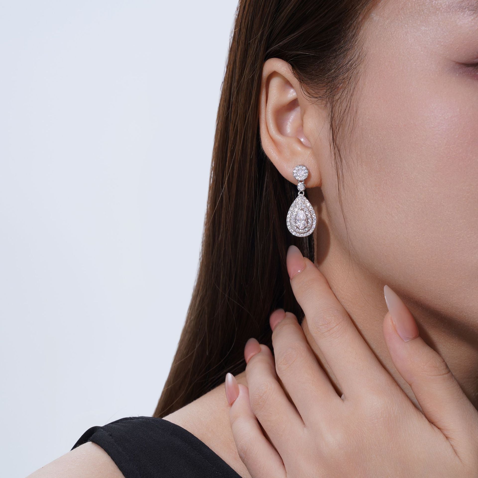 Éclat Teardrop Halo Earrings