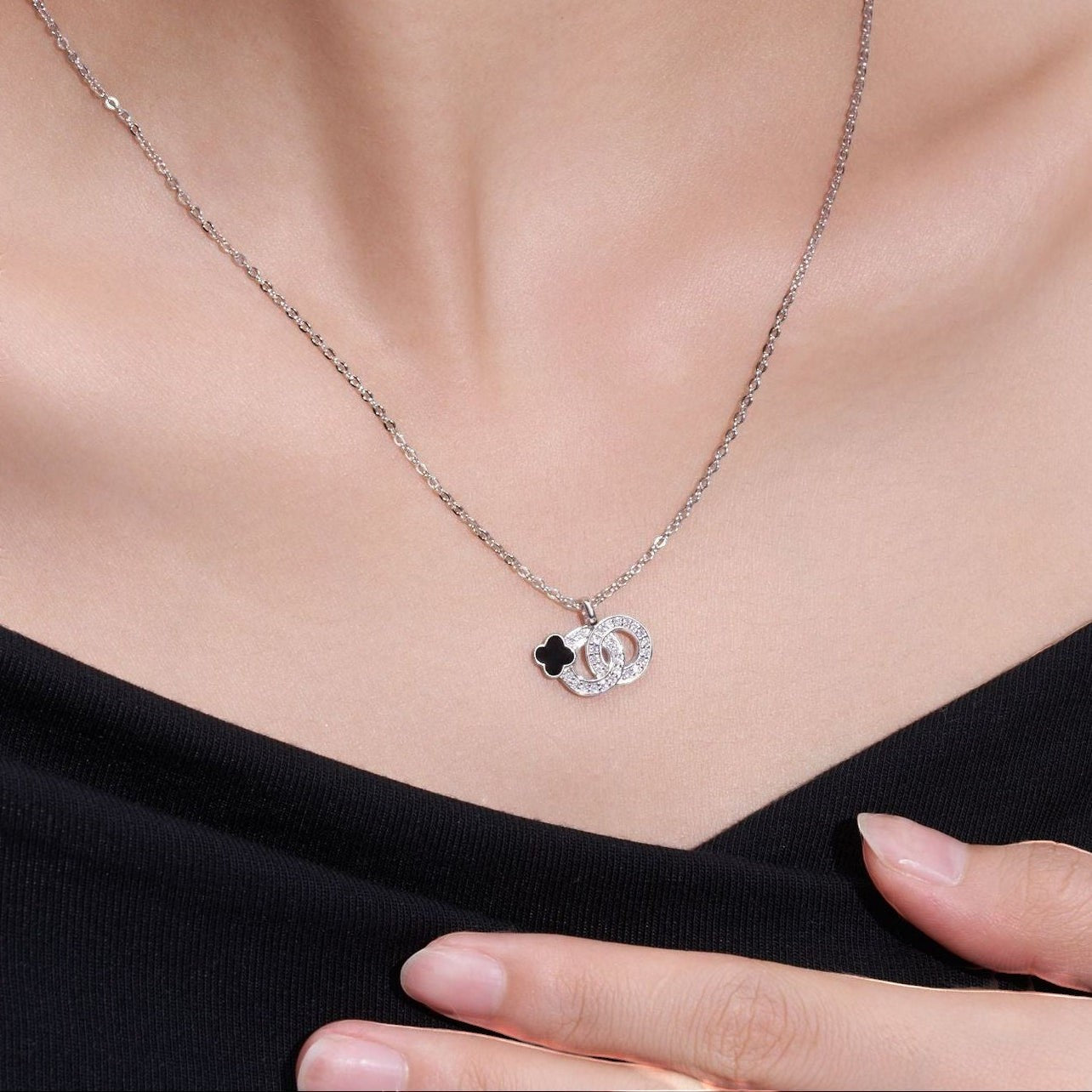 18K White Gold Vermeil, 18K White Gold Vermeil / Lifestyle