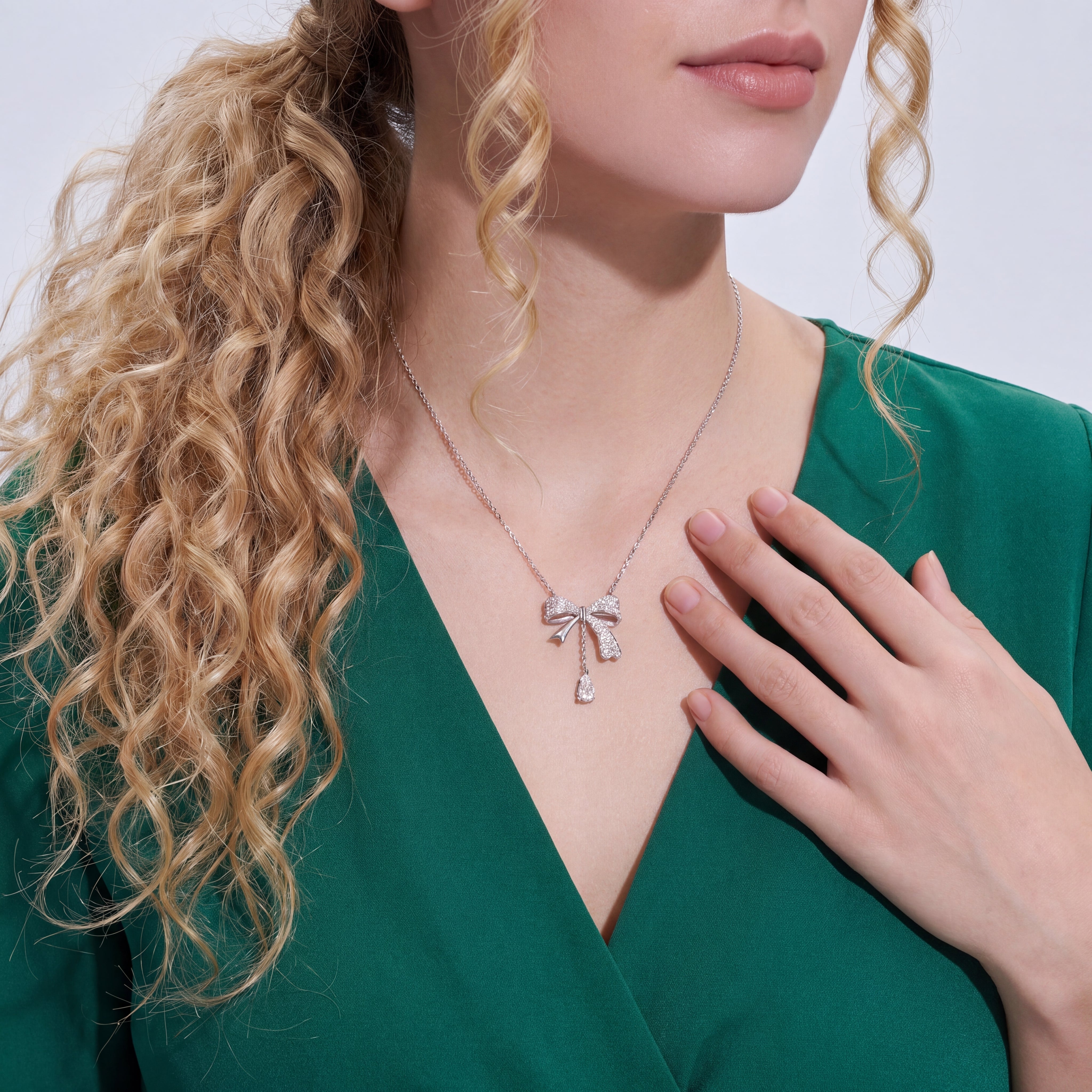 Belle Éclat Bow Drop Necklace