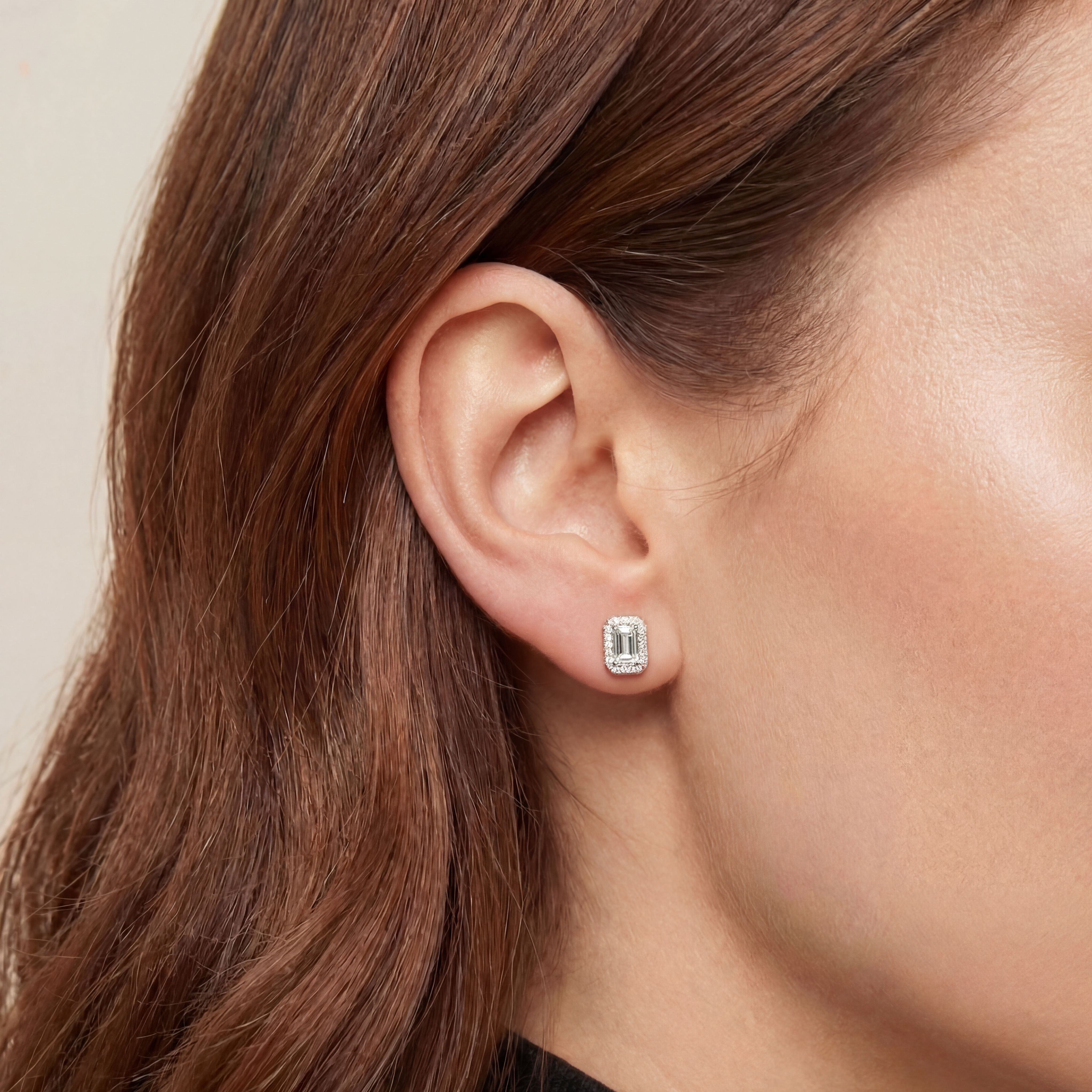 Émeraude Halo Stud Earrings