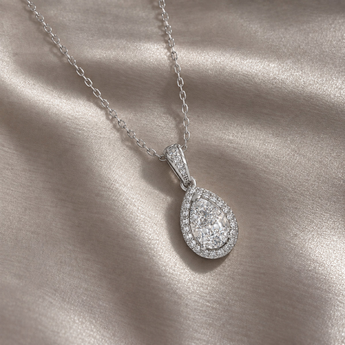 18K White Gold Vermeil / 2.00 CARAT