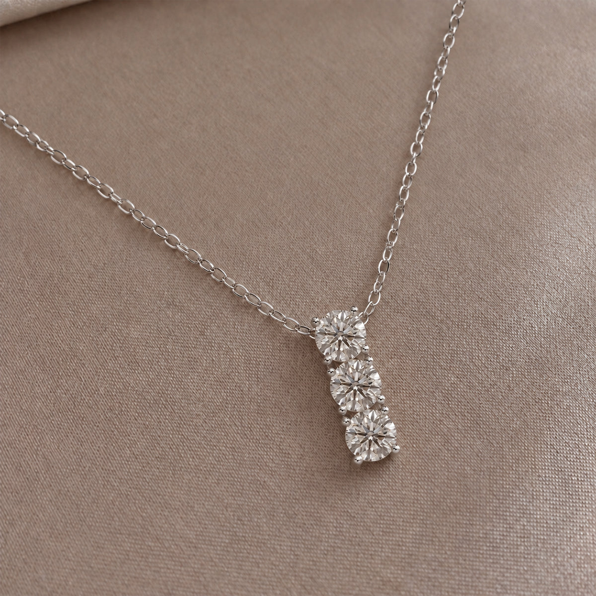 18K White Gold Vermeil / 1.50 CARAT