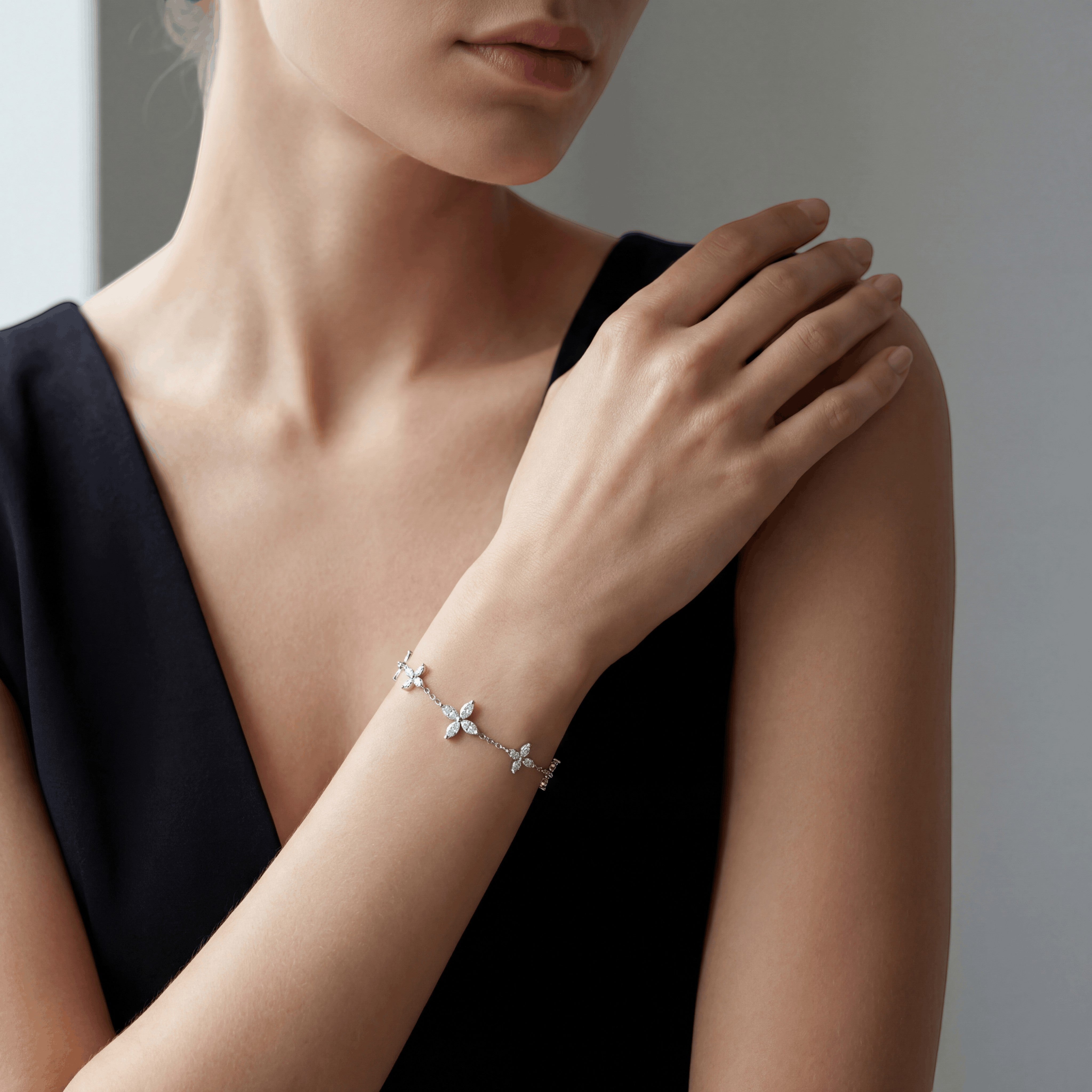 18K White Gold Vermeil, 18K White Gold Vermeil / Lifestyle