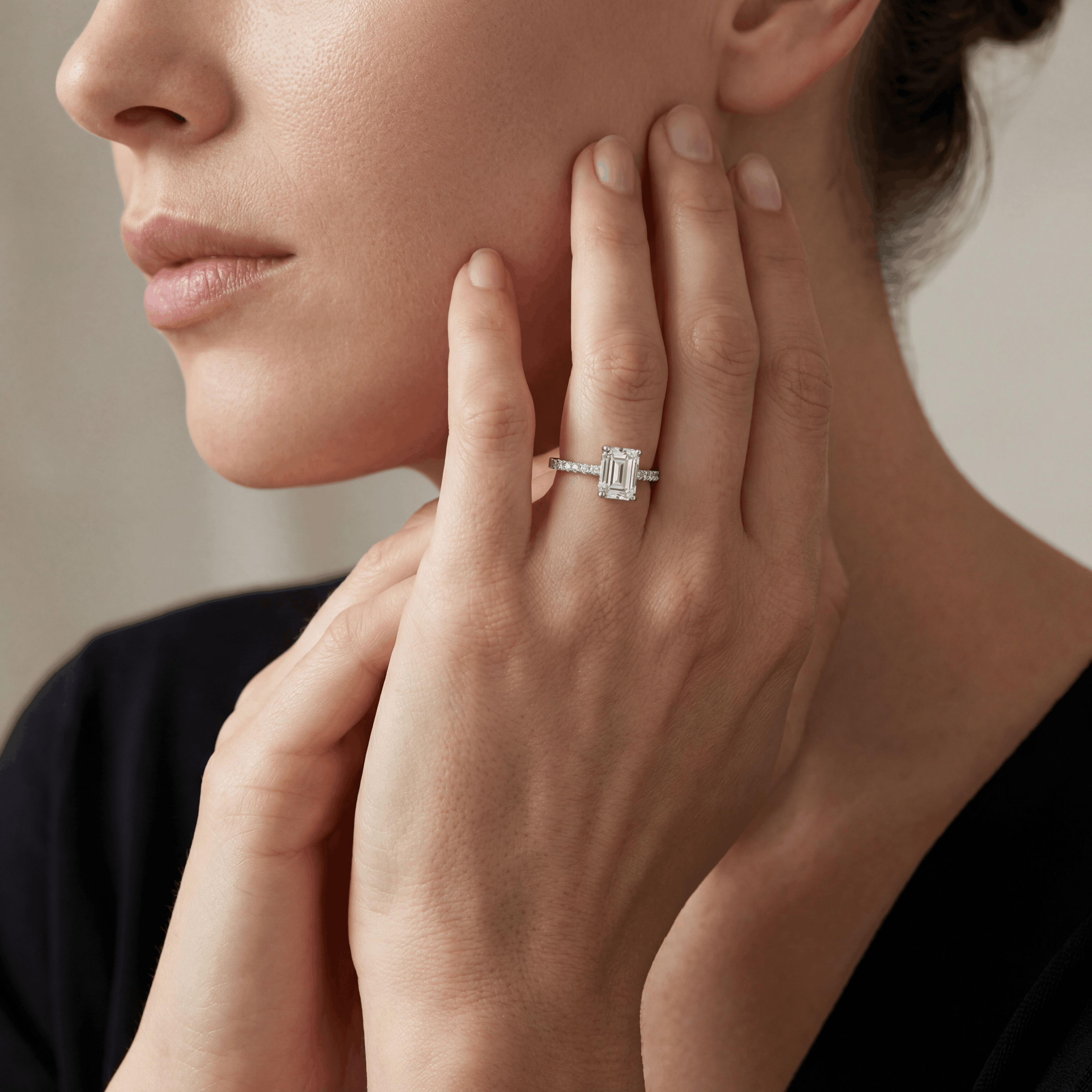Émeraude Discrète Ring