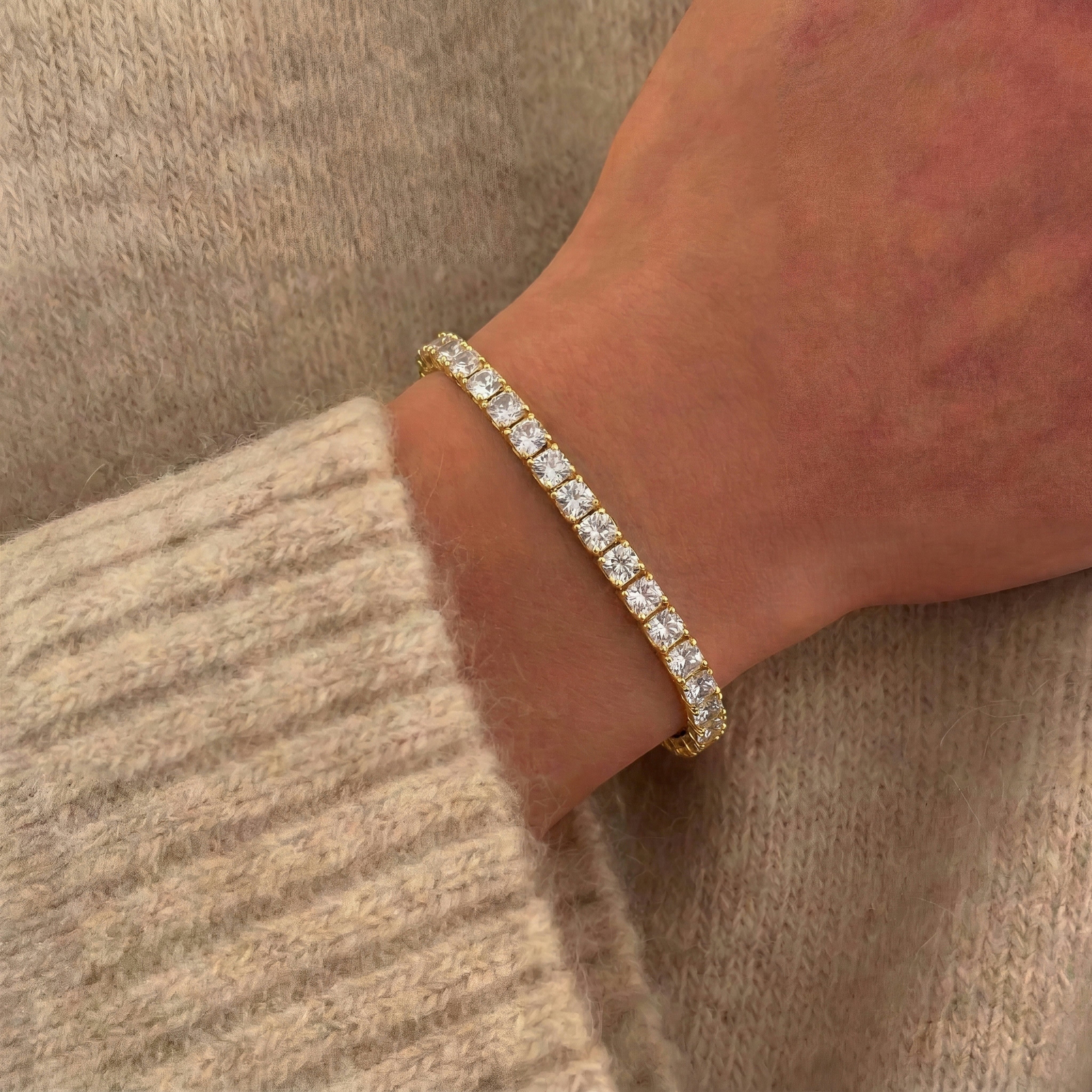18K Yellow Gold Vermeil / 0.30 Carat each (4 mm)
