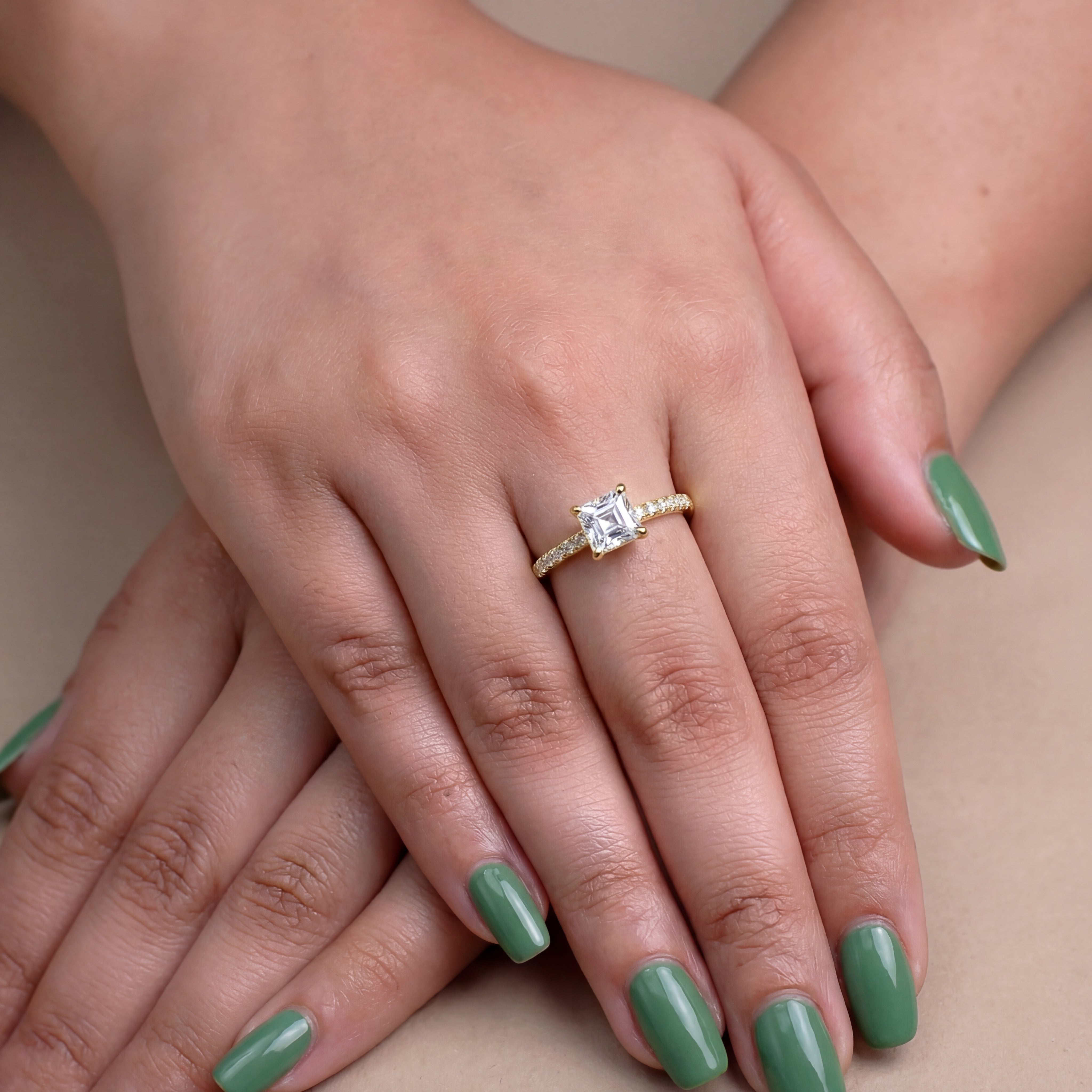 Carré Discret Ring